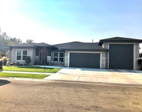 Building Photo - 143 S Vandries Ave