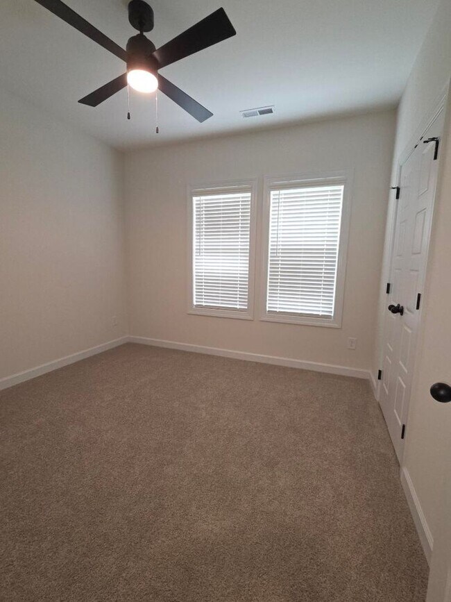 Building Photo - 104 Hudson Vlg Dr
