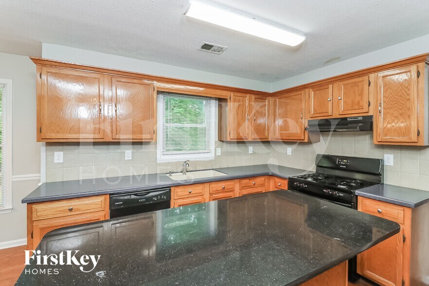 Building Photo - 1827 Hickory Creek Ct NW