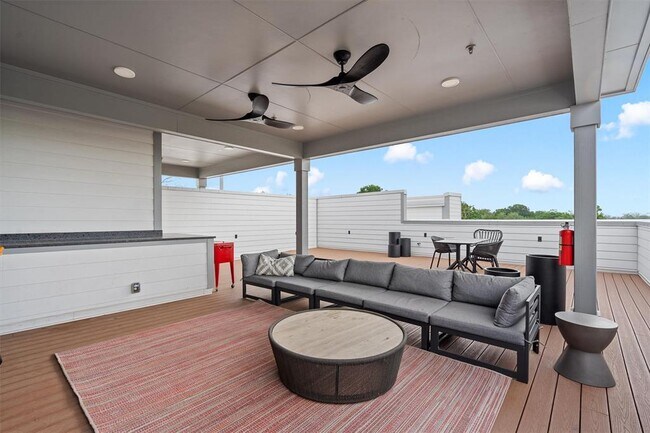 Building Photo - 2220 Webberville Rd