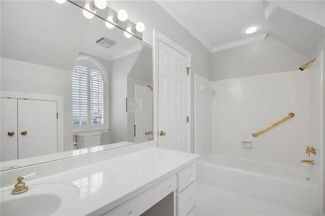 Building Photo - 460 Ivy Park Ln NE