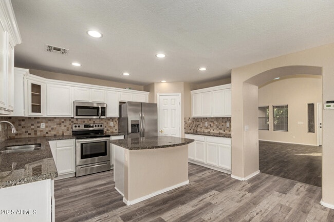 Building Photo - 3545 E Crescent Way