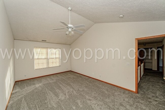 Building Photo - Bright and Spacious 4 Bedroom Home | Bellevue