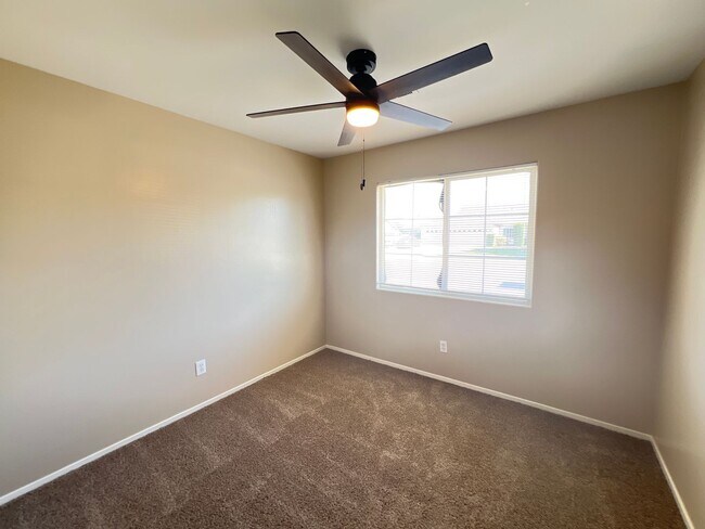 Building Photo - Northwest Bakersfield