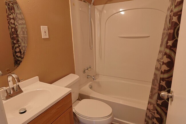 Building Photo - 600 Arbor Gln Ct