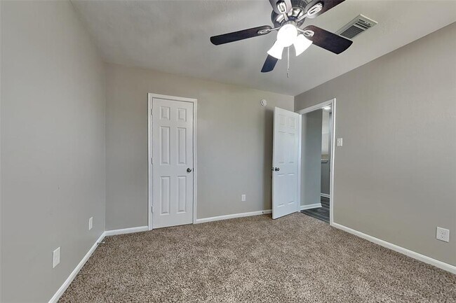 Building Photo - 17907 Timber Crossing Ln