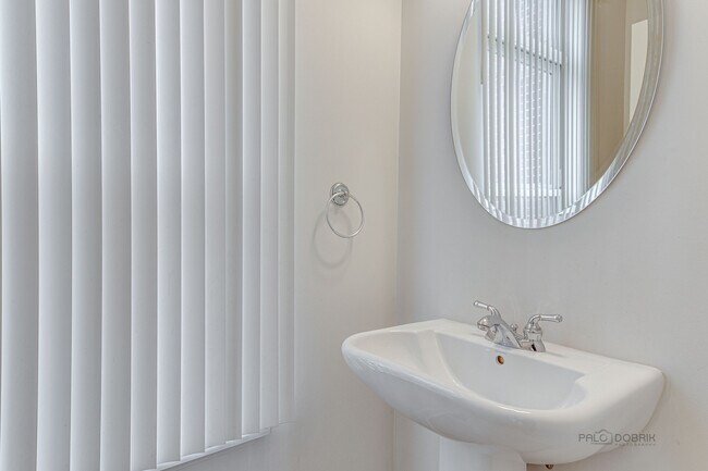 Building Photo - 726 Keystone Ln