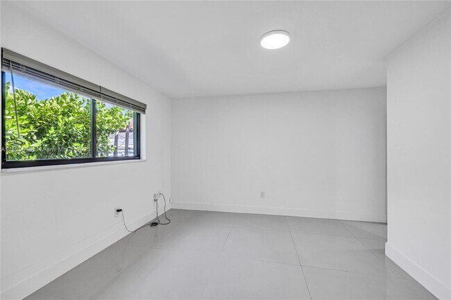 Building Photo - 1205 Wallace St
