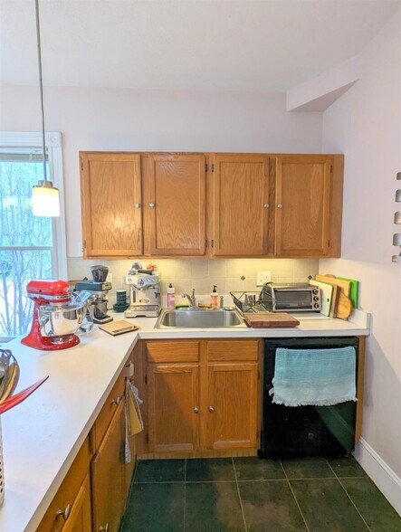 Building Photo - 392 Washington St