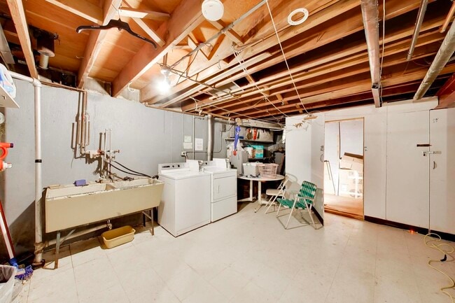 Building Photo - 8212 W Walsh Ln
