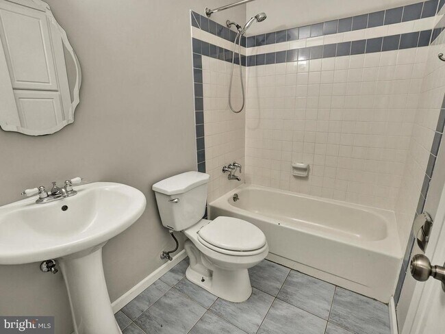 Building Photo - 94 Blueridge Ct