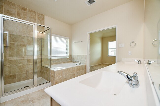 Building Photo - 15210 Ordie Run Dr