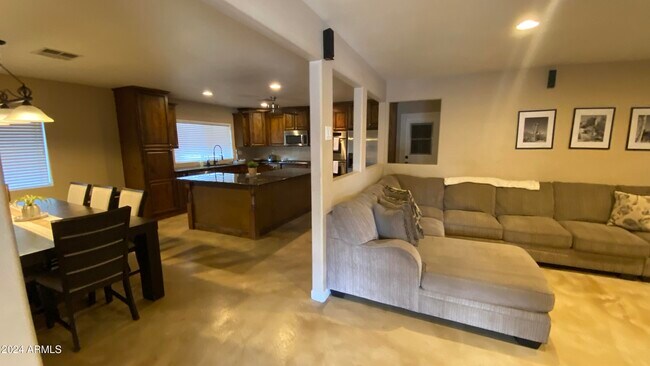 Building Photo - 6823 W Union Hills Dr