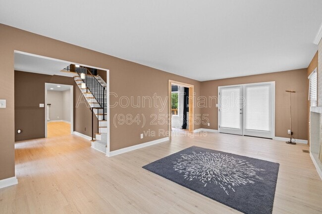 Building Photo - 5105 Pine Dr