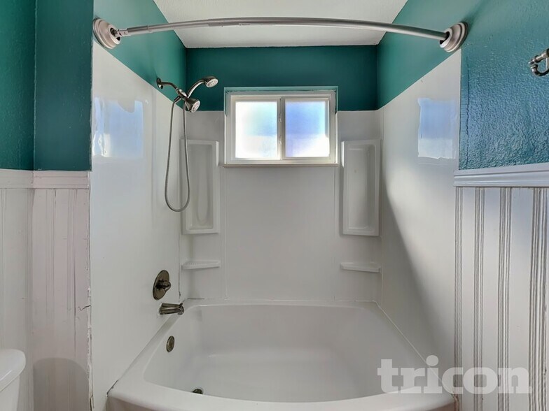 Building Photo - 5045 S Ventura St