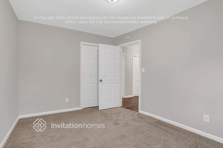 Building Photo - 2160 Shamrock Dr