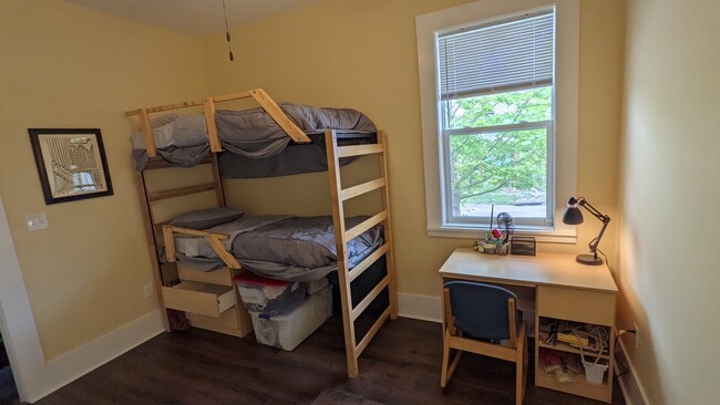 Building Photo - 1738 Allen St