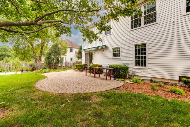 Building Photo - 1341 E Thacker St