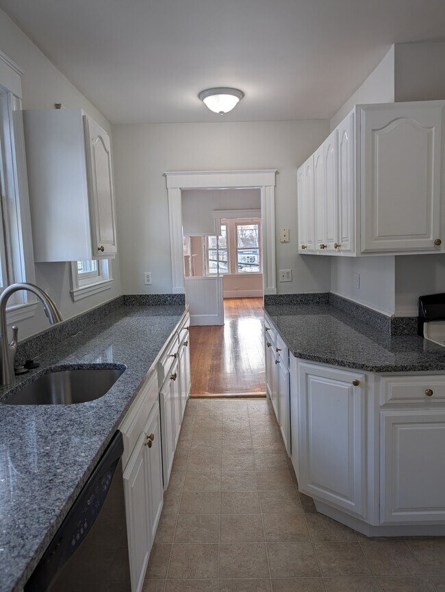 Building Photo - 8 Wilson Ave