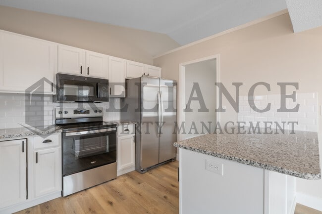 Building Photo - 215 Peachwood Dr