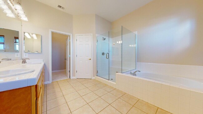 Building Photo - 123 Warbler Ln