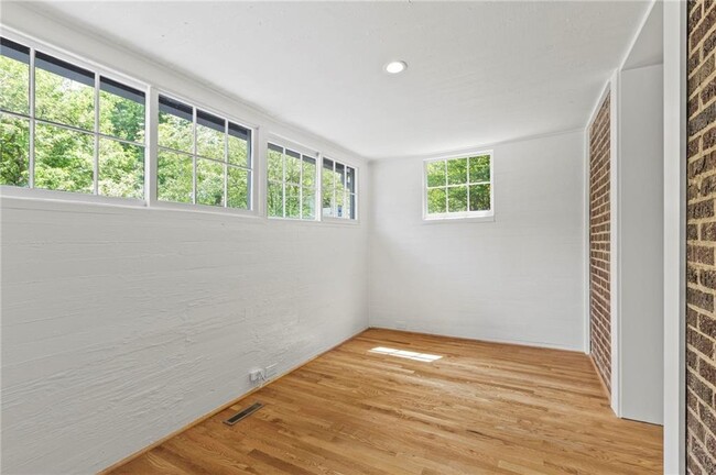 Building Photo - 1072 Shelby Pl SE