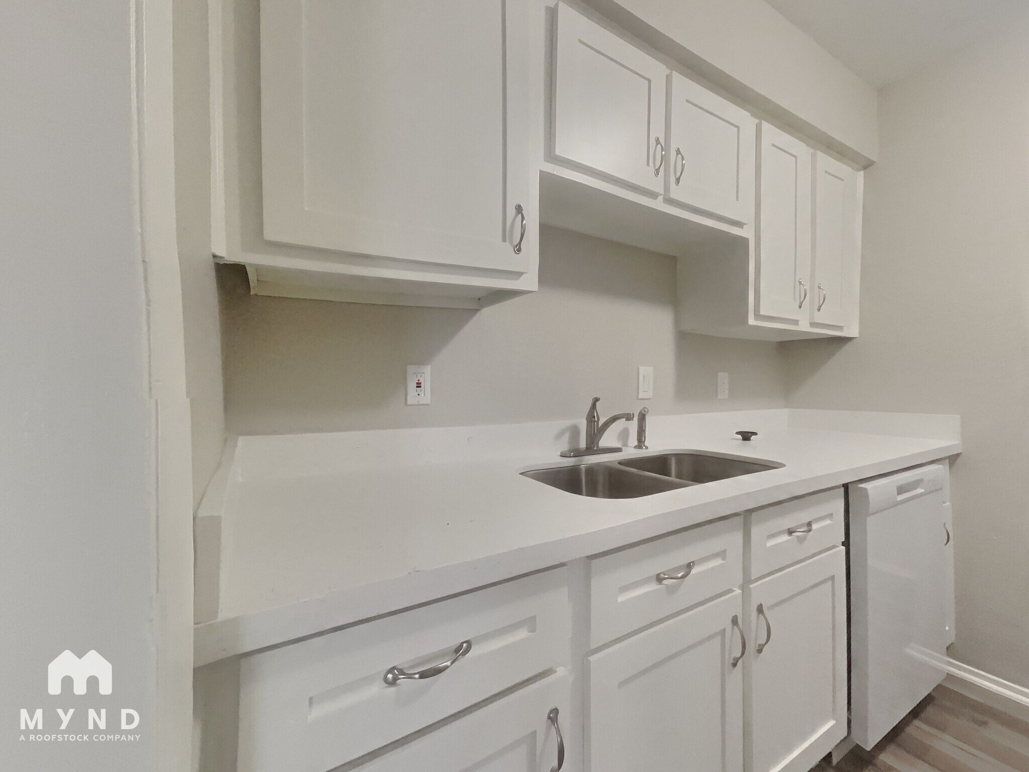 Building Photo - 5625 Antoine Dr