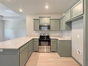 Building Photo - Discover charm and thoughtful design in th...