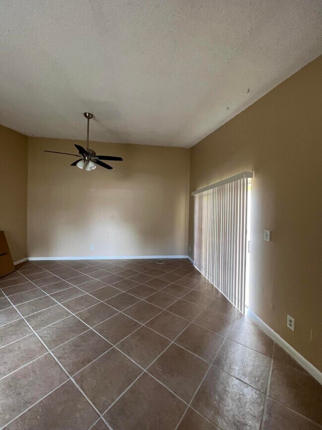 Building Photo - 210 Sparrow Dr