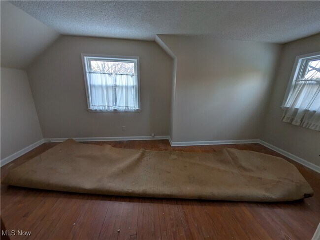 Building Photo - 703 Avondale St