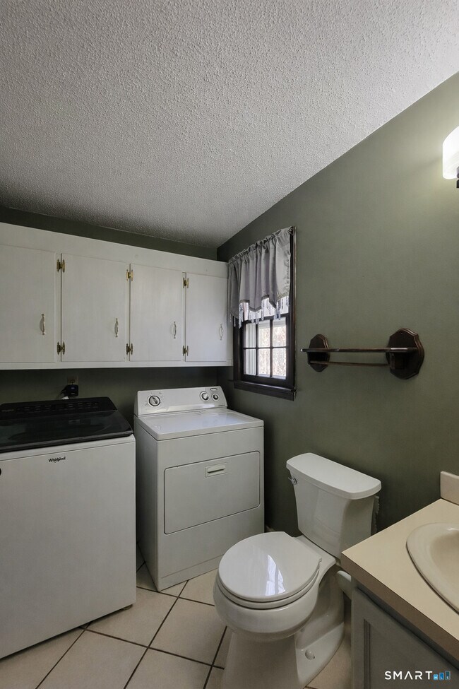 Building Photo - 12 Hilltop Dr