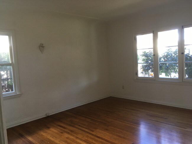 Window overlook foliage on two sides - 1265 Carmona Ave