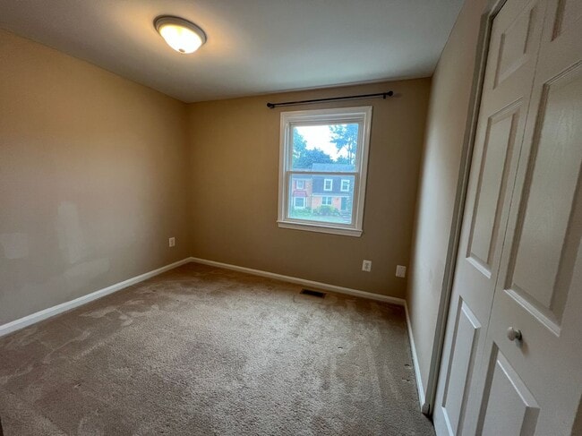 Building Photo - 129 Lamont Ln