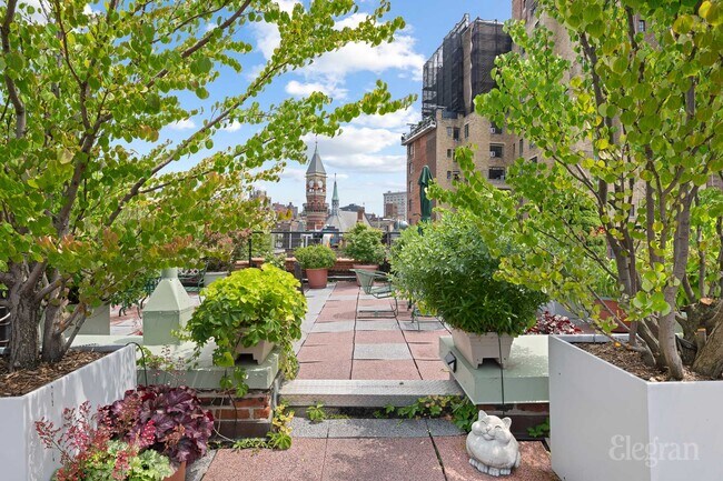 Building Photo - 138 W 10th St