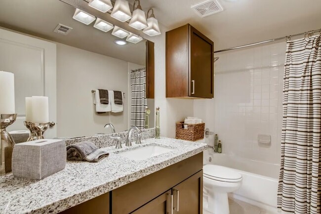 Building Photo - Luxury 1-Bed with Courtyards & Top Features!