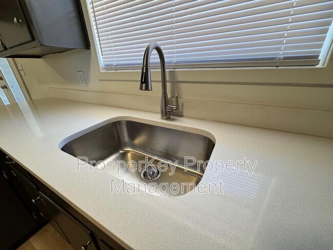 Building Photo - 2119 Shelby St