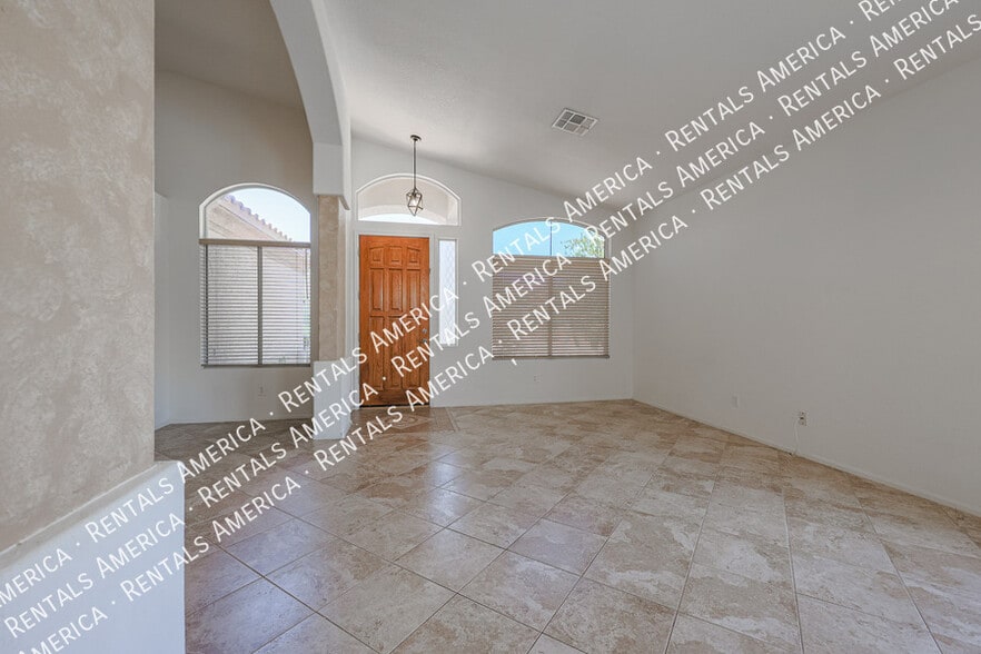 Building Photo - 15007 S 13th Pl