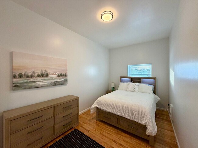 Building Photo - 719 N 3rd Ave