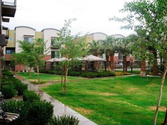 OUTDOOR CABANA - 525 W Lakeside Dr