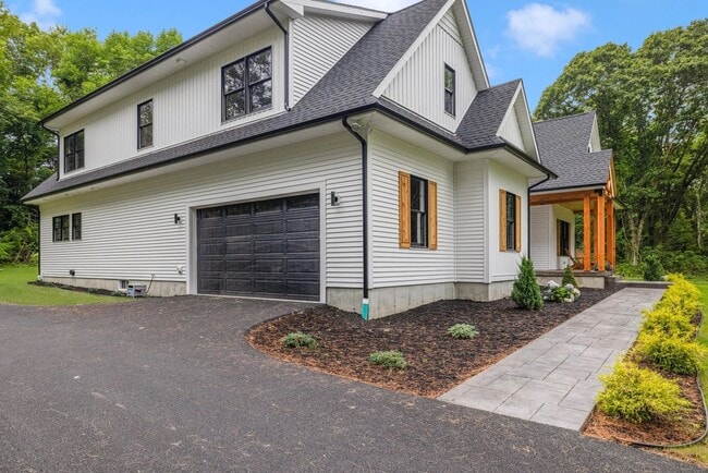 Building Photo - 1332 S Rd