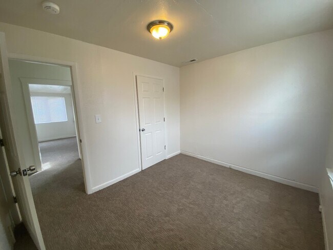 Building Photo - 856 S 900 W