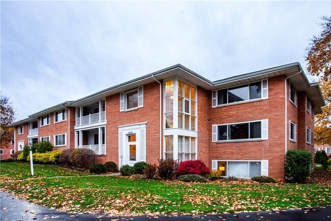 Building Photo - 2680 Highland Ave
