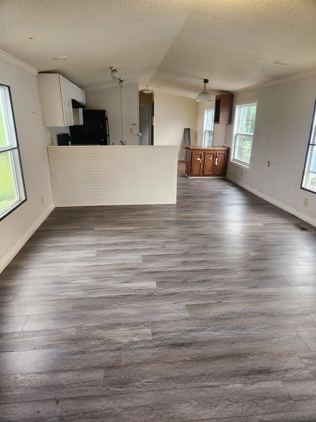 Building Photo - 121 Connector Rd