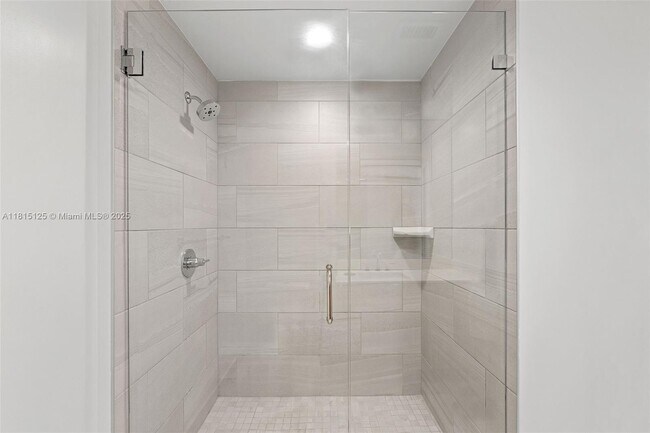 Building Photo - 555 NE 8th St