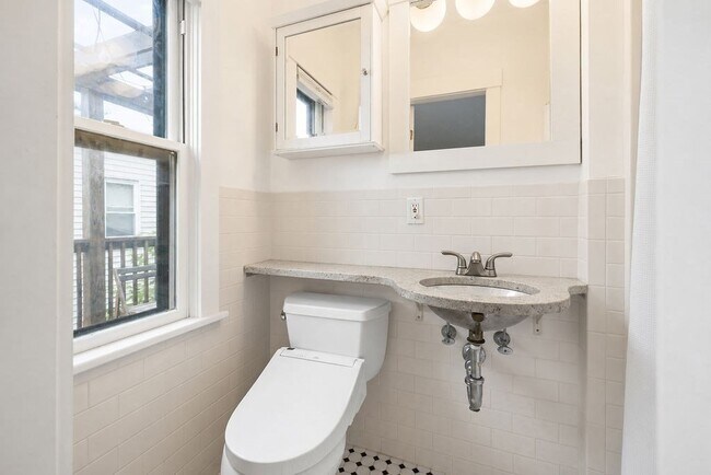 Building Photo - 56 Gorham St