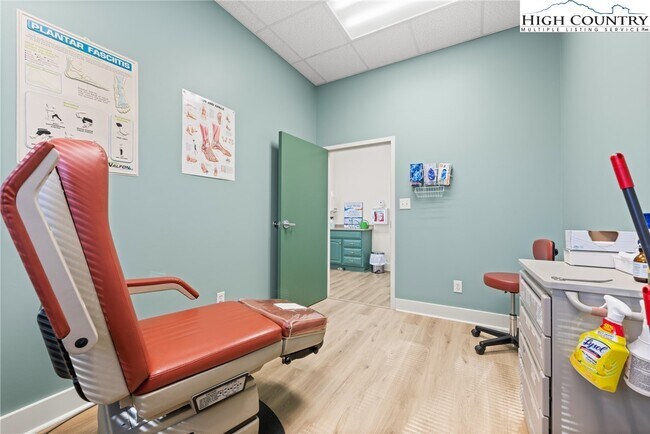 Building Photo - 610 State Farm Rd