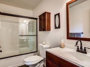 Building Photo - Radiant lake - 3 Bedroom Home