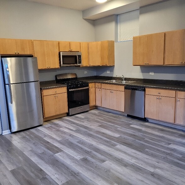 Building Photo - 11611 S Vincennes Ave