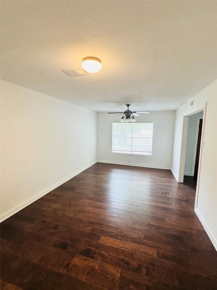 Building Photo - 2129 Diane Dr