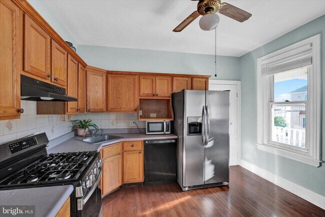 Building Photo - 205 Hermitage St